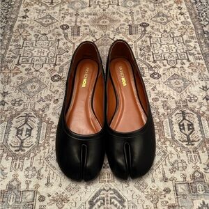 Fashion Nova Classic Black Split-Toe Flats